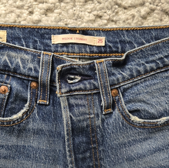 Levi's Wedgie Straight Jeans - Picture 2 of 7